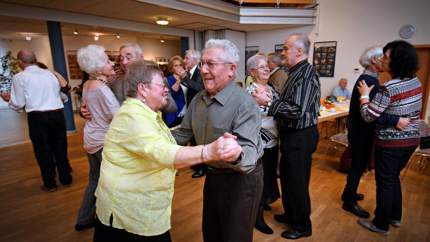 Beim Seniorentanz in St. Otto ist die Tanzfläche immer gut gefüllt.