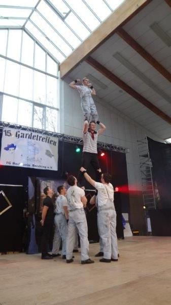 Akrobatische Einlagen: Gardetreffen der Hechtonia in Berching