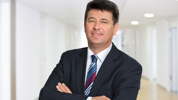 "Ulrich Maly hat die solidarische Stadtgesellschaft maßgeblich geprägt, deshalb halte ich es gerade in Zeiten eines wachsenden Rechtsextremismus für einen herben Verlust, dass er nicht noch einmal zur Wahl antritt. Er zeigt Haltung und hat zum Beispiel auch beim Thema Integration dafür gesorgt, dass Nürnberg eine Vorreiterrolle einnimmt."