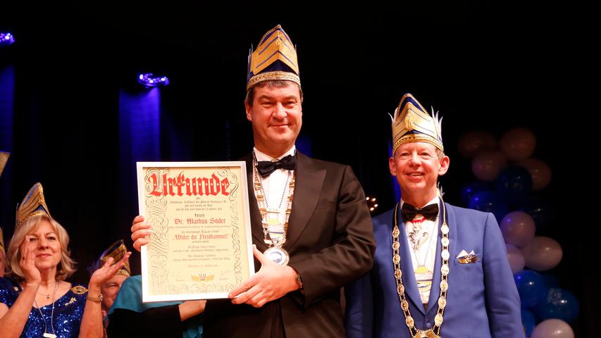 Nürnberger Karnevalsgesellschaft verleiht Söder einen Orden