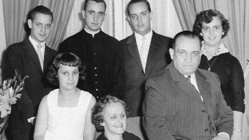 Der junge Jorge Mario Bergoglio mit seiner Familie.