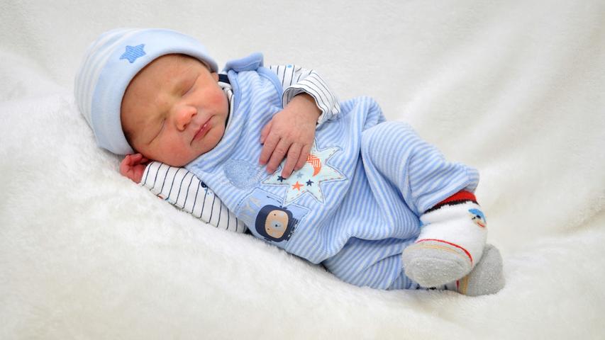 Der kleine Patrik kam am 13. Januar im Klinikum Hallerwiese zur Welt. Bei seiner Geburt wog er 2860 Gramm und war genau 50 Zentimeter groß.