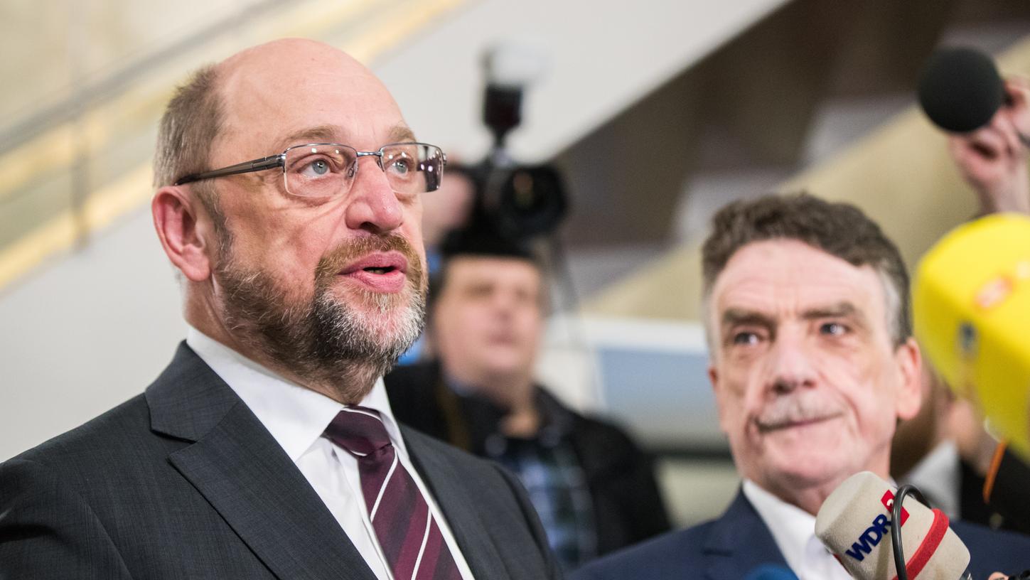 Martin Schulz macht sich weiterhin für eine große Koalition stark. Martin Groschek, Vorsitzender des SPD-Landesverbands Nordrhein-Westfalen,spricht von "nachdenklichen Unentschlossenen".