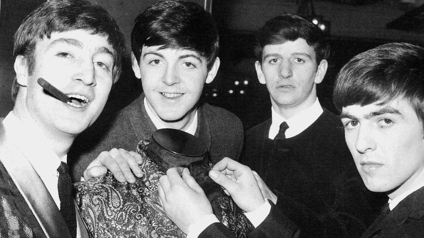 Die Beatles – das Bild stammt aus der Chronik „Die Beatles Solo“ von Mat Snow – sind die vielleicht bekannteste Band der Welt. Entsprechend schwer ist es, einen Song von ihnen zu veröffentlichen.