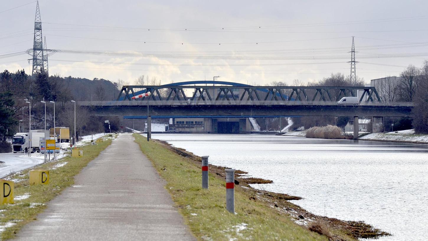 Ziemlich kaputt: Die Brücke Sylvaniastraße in Erlangen