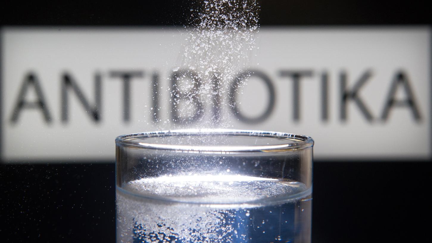 Der Einsatz von Antibiotika ist weit umstritten: Das Projekt "Arena" will durch Aufklärung verhindern, dass Resistenzen weiter zunehmen. Der Einsatz von Antibiotika ist weit umstritten: Das Projekt "Arena" will durch Aufklärung verhindern, dass Resistenzen weiter zunehmen.