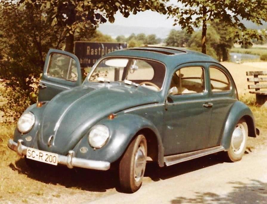 Wann und wo genau dieses Foto eines Schwabacher VW Käfers gemacht worden ist, ist nicht bekannt. Wahrscheinlich handelt es sich um einen Rastplatz an einer Autobahn. Die schönsten Käfer-Bilder aus unserem Archiv finden Sie hier.