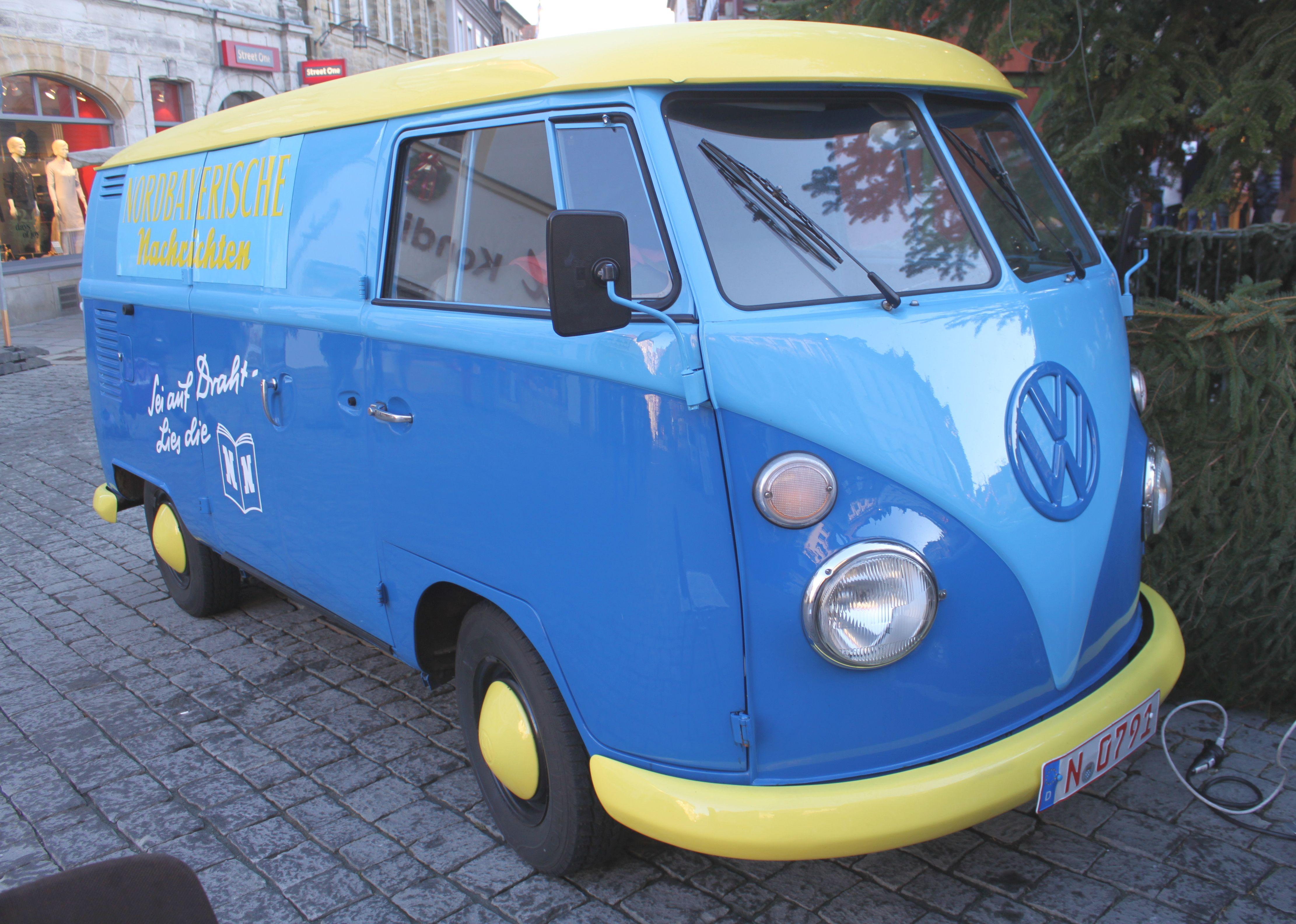 Der VW "Bulli" ist der Inbegriff des Kleintransporters. Schon in den 1950er-Jahren vertraute der Verlag Nürnberger Presse auf den zuverlässigen VW Transporter, um die druckfrischen Zeitungen pünktlich zu den Lesern zu bringen. Heute noch befindet sich ein restauriertes Exemplar davon im Fuhrpark des Verlags: Der NN-Zeitungsbulli.