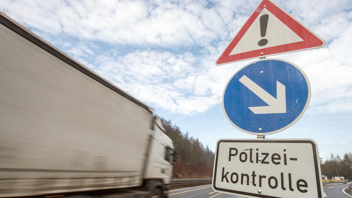 Die Bußgelder in Deutschland seien zu niedrig, um eine abschreckende Wirkung zu haben, finden die Polizeigewerkschaften. Auch der Verkehrsexperte der Deutschen Polizeigewerkschaft (DPolG), Wulf Hoffmann, stimmt da zu.