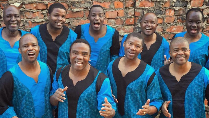 Kaum einer macht so schöne Musik nur mit der Stimme: Ladysmith Black Mambazo aus Südafrika beschließen am 2. Mai das Jubiläums-Festival in der Nikolaus-Kirche.