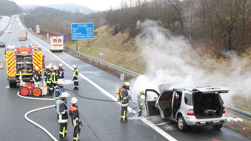 A9 bei Schnaittach: Mercedes geht in Flammen auf