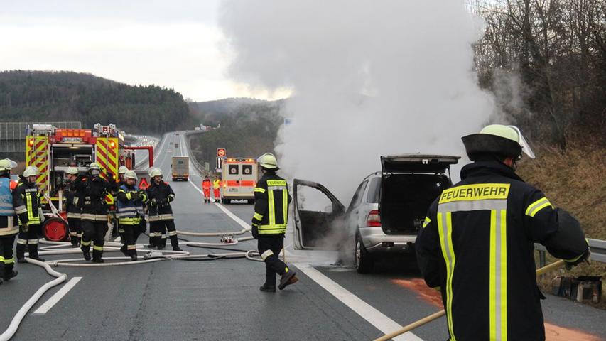 A9 bei Schnaittach: Mercedes geht in Flammen auf