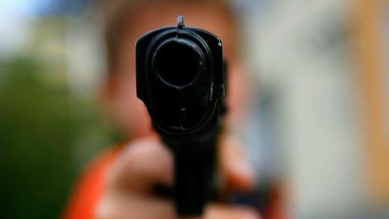 Landkreis Ansbach: Jugendlicher mit Spielzeugpistole im Zug