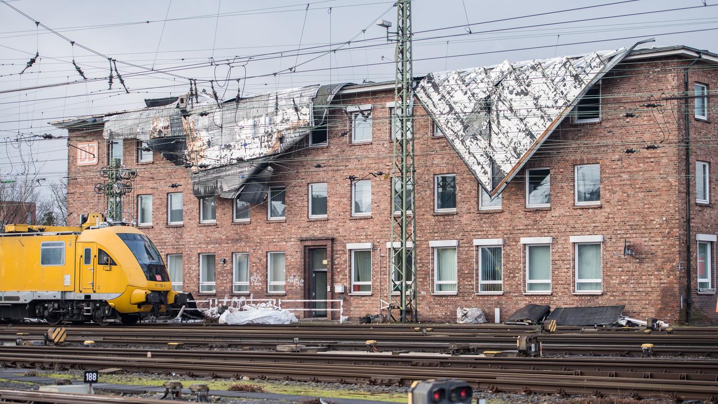 Auch bei der Bahn hat Orkantief "Friederike" große Schäden angerichtet.