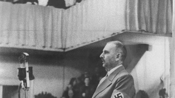 Zur 200-Jahr-Feier der Universität trat am 4. November 1943 auch der Reichsbildungsminister Bernhard Rust ans Rednerpult im Redoutensaal in Erlangen.