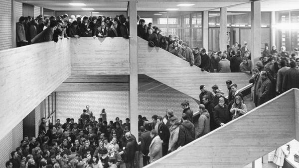 Aktive Studentenbewegungen, Diskussionen und Engagement war 1968 ebenfalls in Erlangen spürbar. Auch an der Universität Erlangen-Nürnberg kommt es zu Studentenprotesten.