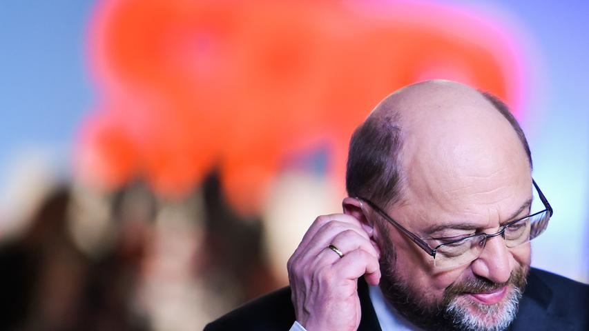 Martin Schulz (63): Da würde dann der Vorgänger gleich wieder der Nachfolger. Zwei Mal den SPD-Chefposten innezuhaben, das hatte auch schon Franz Mütefering geschafft. Allerdings ist die "Ära" Schulz, vor allem deren Ende, den meisten Genossen nicht in besonders guter Erinnerung. Schulz hatte den Eindruck erweckt, in erster Linie seinen Lieblingsposten als Außenminister zu bekommen.