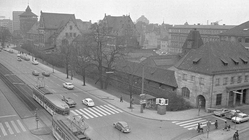 Bekommt das neue Kulturzentrum mit einem Ausstellungsbau seinen Platz zwischen Königs- und Marientor, wo bis heute das Künstlerhaus (links) und die Kunsthalle (rechts) zu finden sind? Hier geht es zum Kalenderblatt vom 24. Januar 1968: "Das Geheimnis um das Königstor"