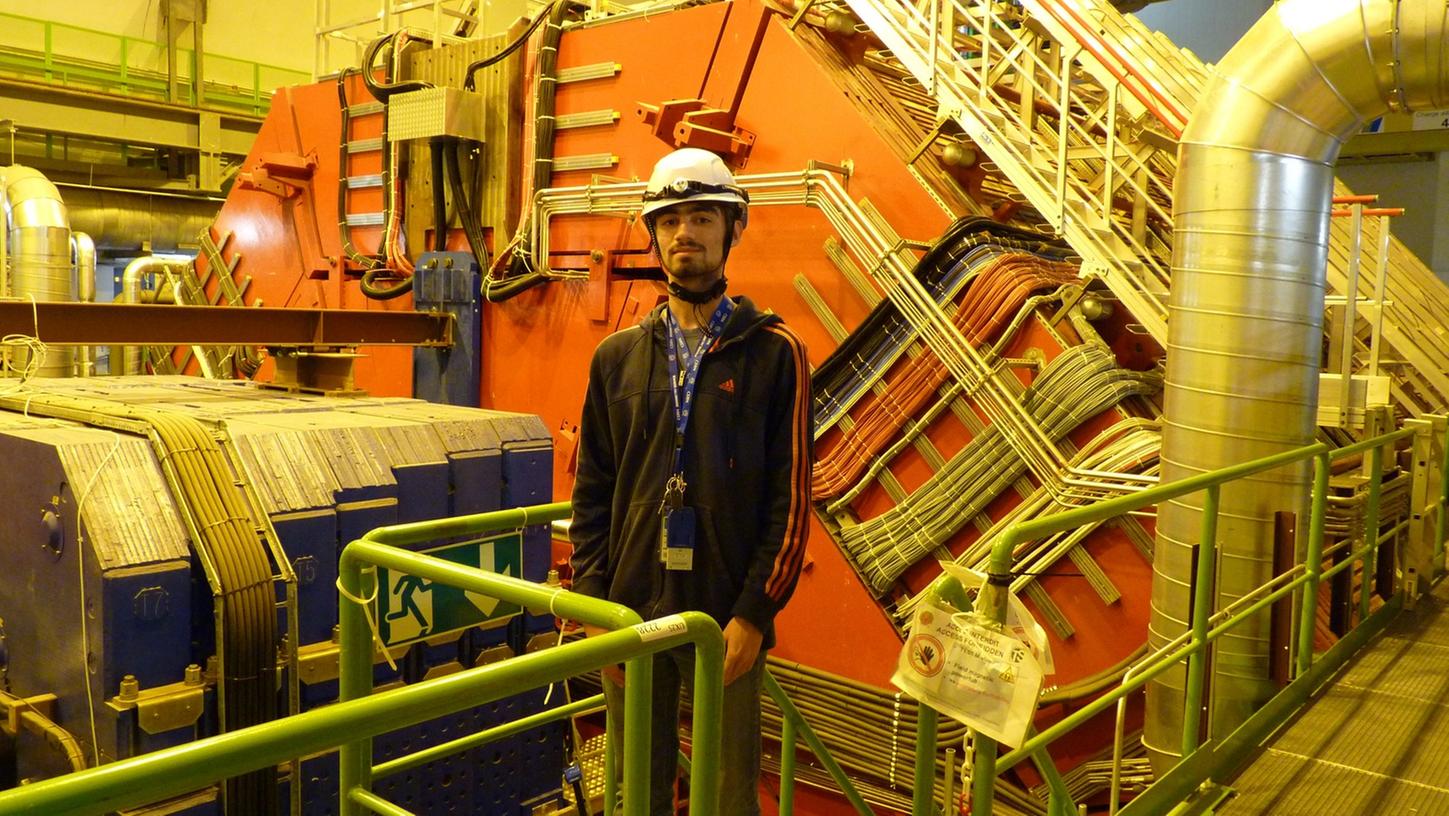 Der Zwölftklässler Matteo Kumar aus Roth durfte zwölf Tage lang seine eigenen Experimente am CERN ausprobieren.