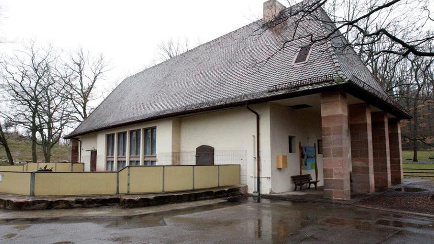 Jahrzehntelang war es das Zuhause für die Flusspferde im Nürnberger Tiergarten, doch sie hatten dort viel zu wenig Platz. Jetzt wurde das Gebäude zum Wüstenhaus umgestaltet, um dort Pillendreher, Fette Sandratte und Wüstenvögel Nordafrikas zu zeigen.
 
 Dafür wurde das einstige Flusspferdhaus komplett saniert.