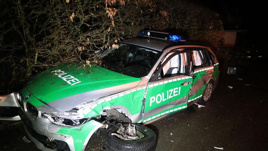 Nächtliche Verfolgungsjagd durch Franken: Lkw rammt Polizeiautos