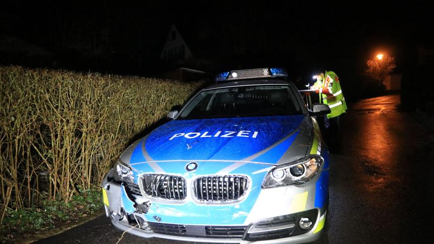 Nächtliche Verfolgungsjagd durch Franken: Lkw rammt Polizeiautos