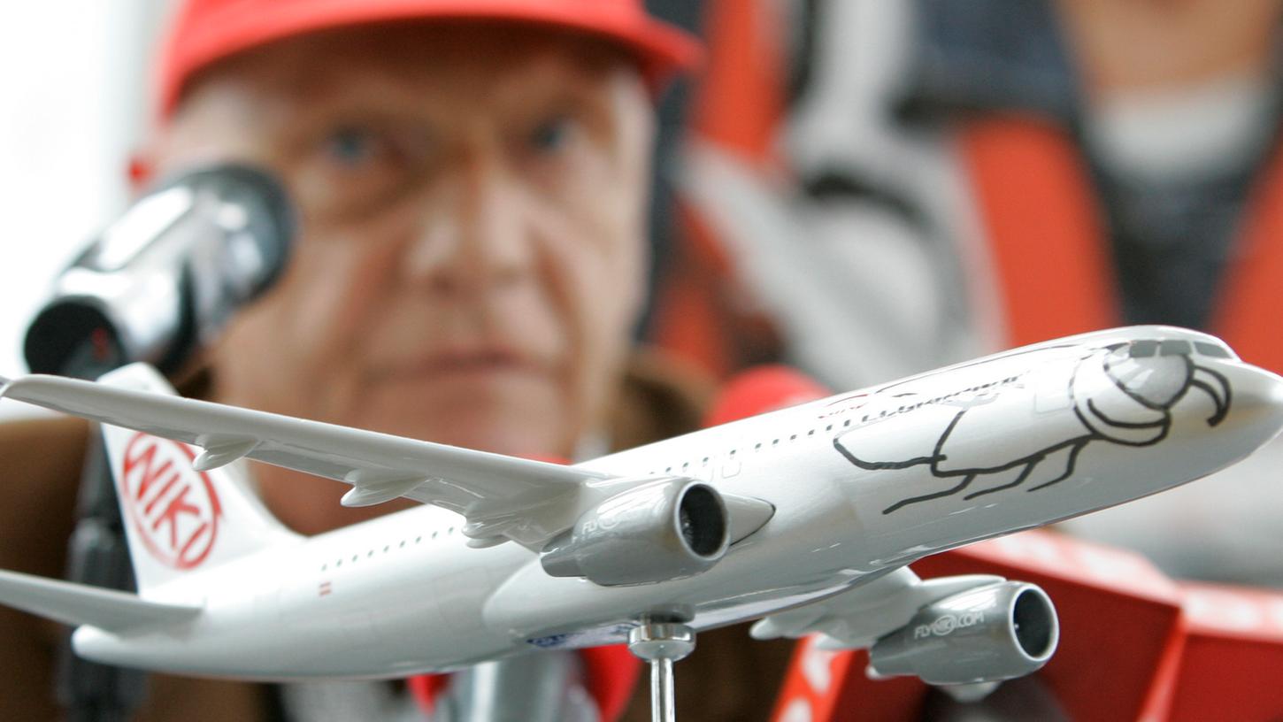 FlyNiki war gestern, Laudamotion die Zukunft: Unter einem neuen Namen will Niki Lauda das Vertrauen der verbliebenen Mitarbeiter zurückgewinnen. Der ehemalige Formel-1-Weltmeister hatte sich im Rennen um die insolvente Fluggesellschaft durchsetzen können.