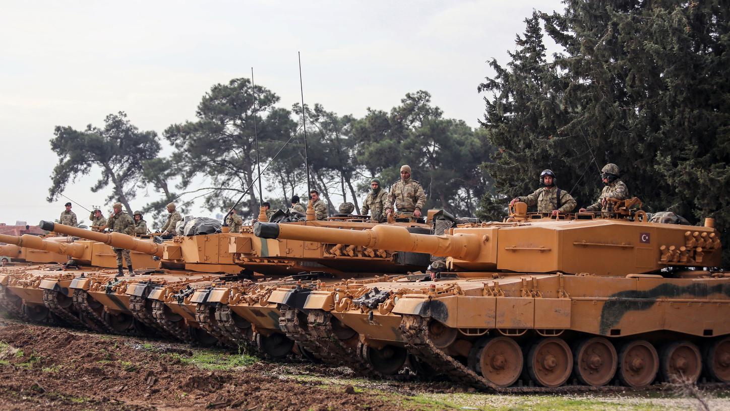 Die deutschen Rüstungsexporte, hier Panzer vom Typ Leopard 2A4 des türkischen Militärs, sind in den Jahren der Großen Koalition im Vergleich zur Vorgängerregierung um 21 Prozent gestiegen.