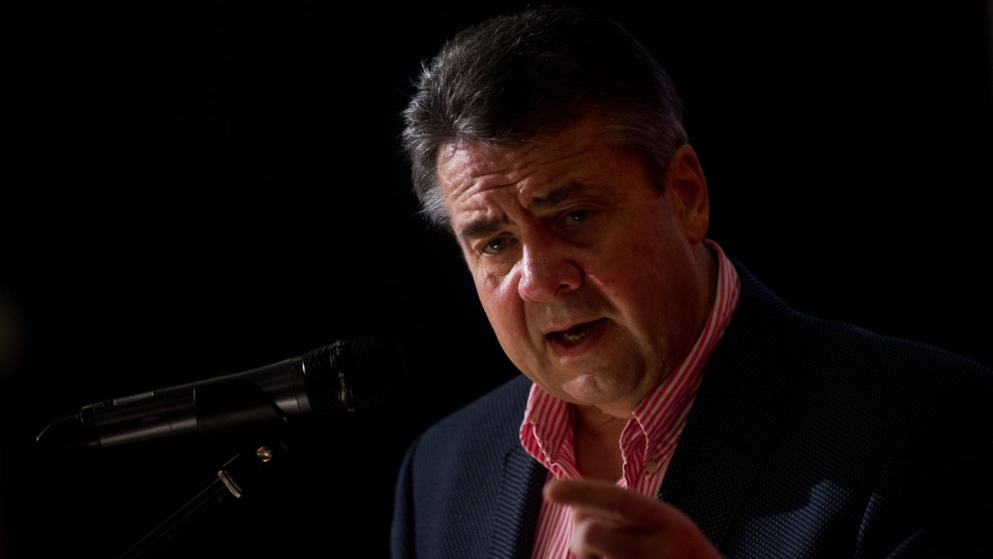 Versprechen nicht eingehalten: Sigmar Gabriel muss sich fragen lassen, ob die SPD beim Thema Rüstungsexporte ihre moralischen Werte verraten hat.