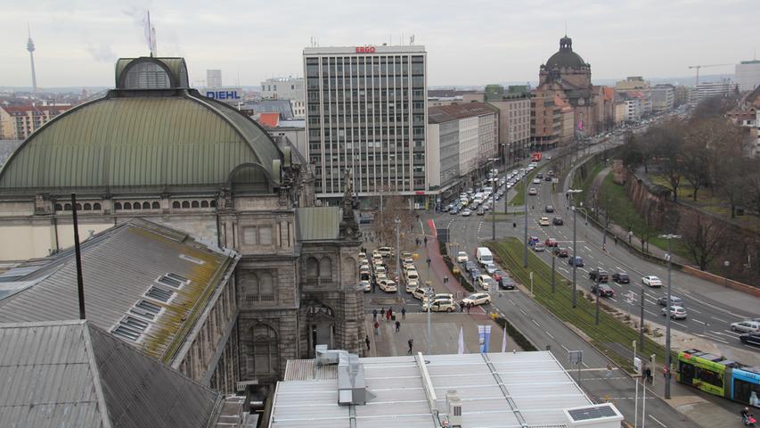 Nach über 20 Jahren Leerstand erwacht das Areal der ehemaligen Hauptpost am Nürnberger Bahnhofsplatz also zu neuem Leben.