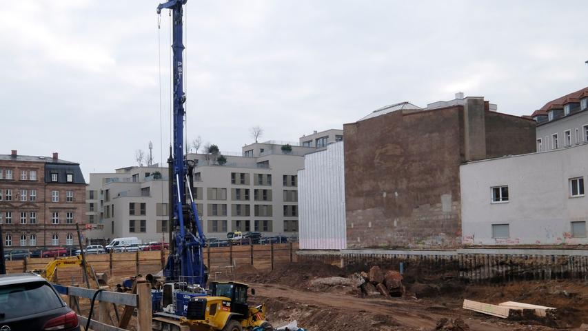 Die Abbrucharbeiten für das Wohnbauprojekt der Erlanger Baufirma Sontowski & Partner starteten im April 2016 auf dem ehemaligen Gelände einer Elektrogroßhandlung zwischen Neudörfer- und Reindelstraße.