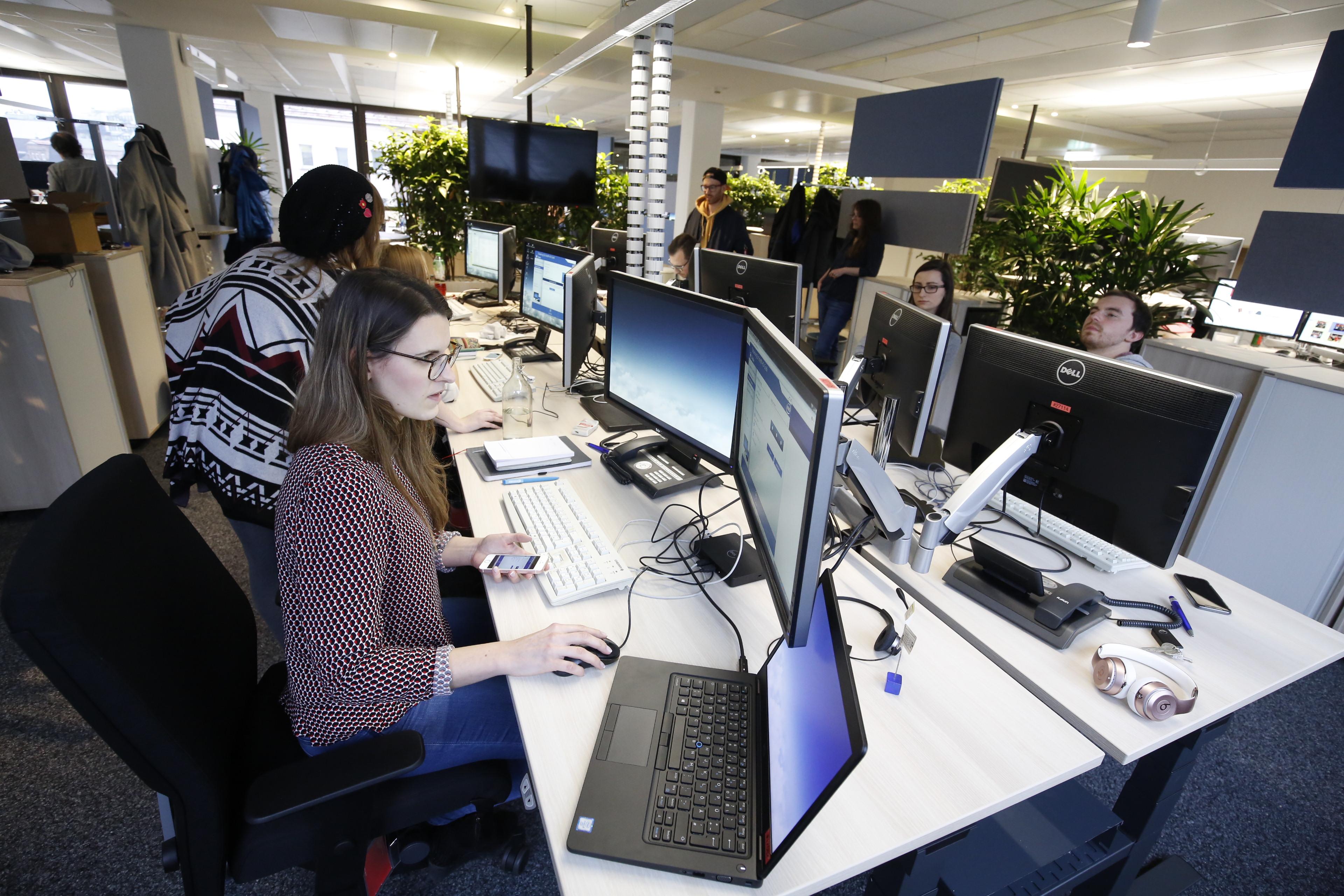 Bei ihnen muss es schnell gehen: Unsere Onliner arbeiten im Schichtbetrieb von 6 bis 23 Uhr.