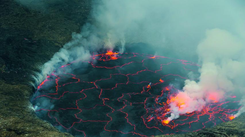 Mit rund 200 Metern Durchmesser ist der Lavasee des Nyiragongo im Kongo der größte der Erde.