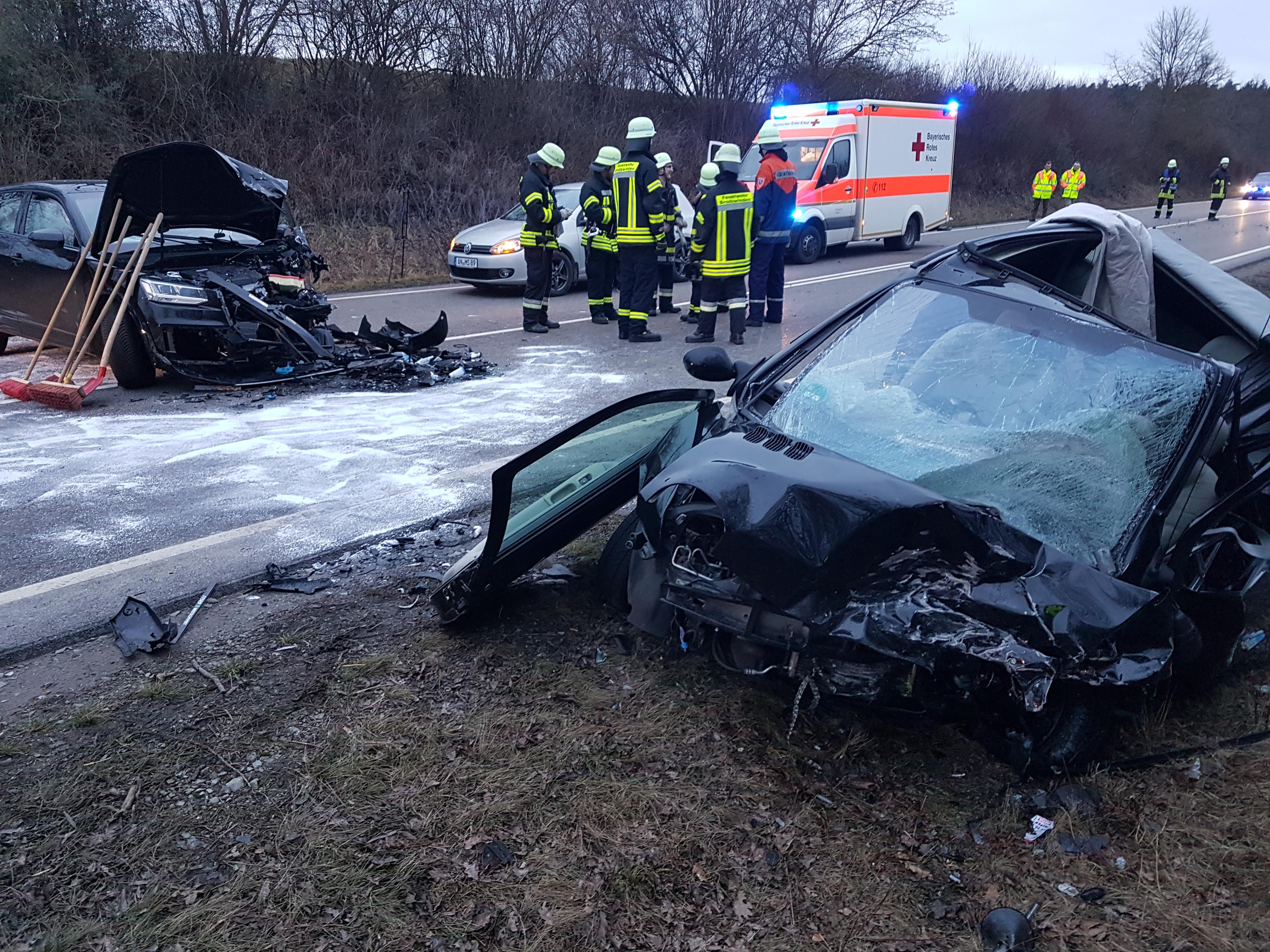 Frontalzusammenstoß: Stau Auf Der B13 übersehen | Nordbayern