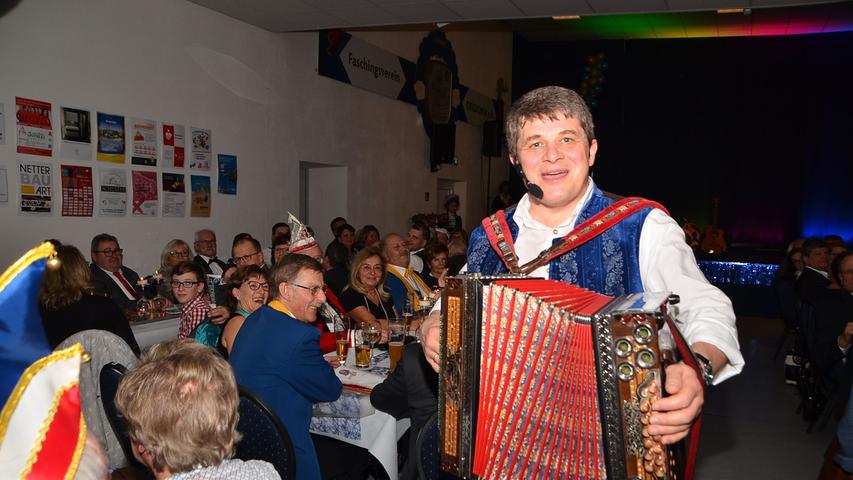 Lachsalven und Funkenmariechen beim Fasching in Greding