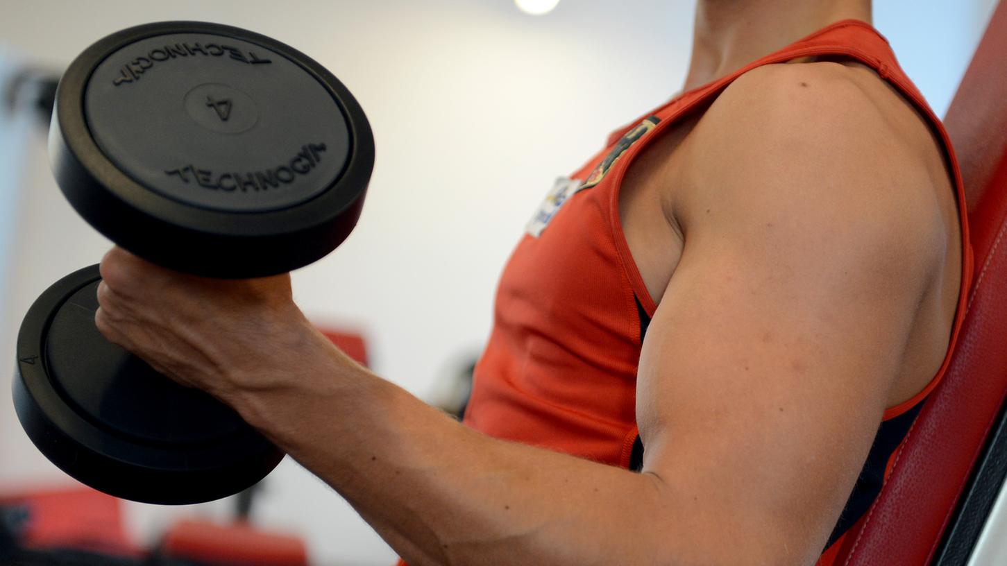 Der Angeklagte hatte seine Minderwertigkeitskomplexe mit Krafttraining kompensiert - doch ging ihm der Muskelaufbau nicht schnell genug. Der Angeklagte hatte seine Minderwertigkeitskomplexe mit Krafttraining kompensiert - doch ging ihm der Muskelaufbau nicht schnell genug.