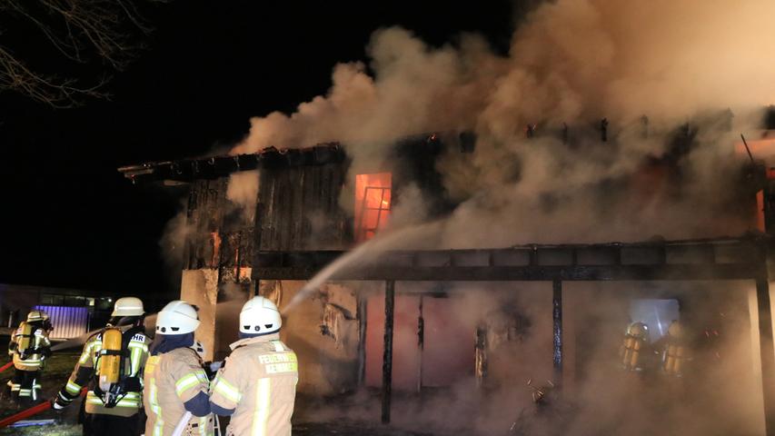 Wohnheim für Asylbewerber in Breitengüßbach brennt komplett ab