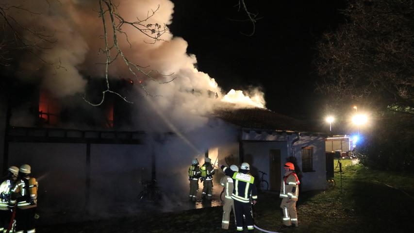 Wohnheim für Asylbewerber in Breitengüßbach brennt komplett ab