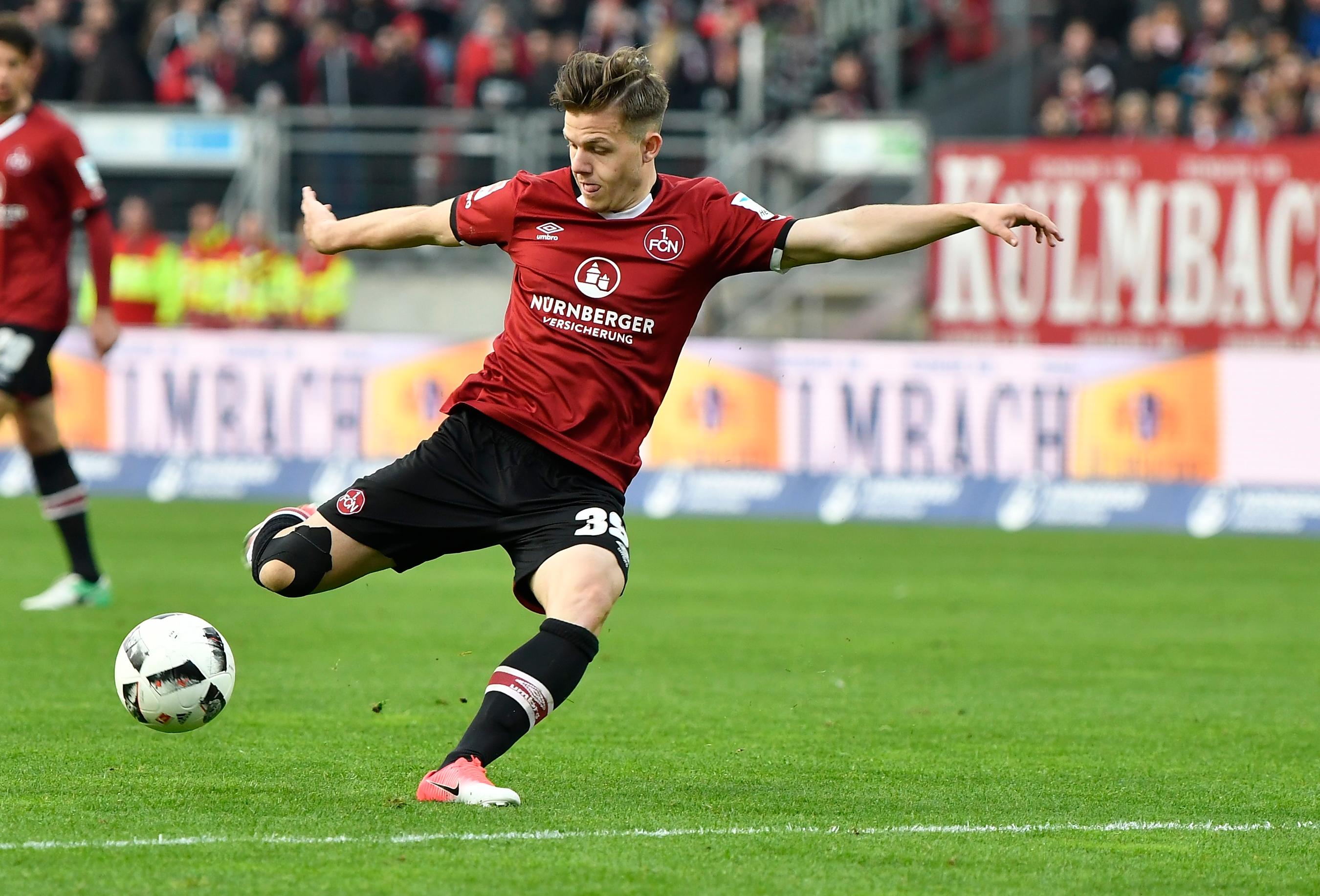 Nach der Ausbildung und ersten Profi-Einsätzen beim 1. FC Nürnberg der einstige Jugend-Nationalspieler Patrick Kammerbauer über die Stationen SC Freiburg und Holstein Kiel mittlerweile beim Zweitligisten Eintracht Braunschweig gelandet.