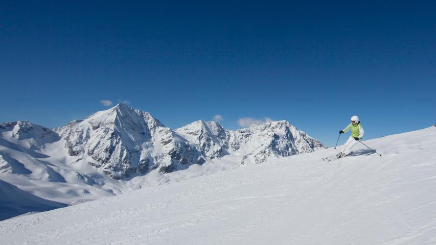 In Sulden können Skifahrer mit Blick auf den Ortler, den höchsten Berg Südtirols, ihre Schwünge ziehen.