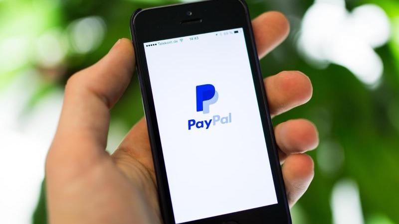 Verbraucherschützer kritisieren die neuen AGB von PayPal. Diese seien unzumutbar und  intransparent.