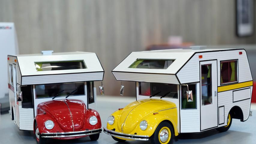 Die Nürnberger Marke Schuco will ihre Kunden in diesem Jahr mit einem außergewöhnlichen Modell überzeugen: Den Camper auf Basis eines VW-Käfers hat es nur in kleiner Stückzahl in den USA gegeben.
