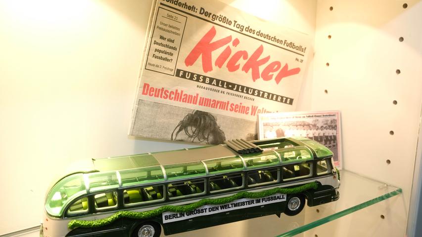 Viele Modelle erinnern an historische Ereignisse. So wie dieser Schuco-Bus an die Fußballweltmeisterschaft von 1954.