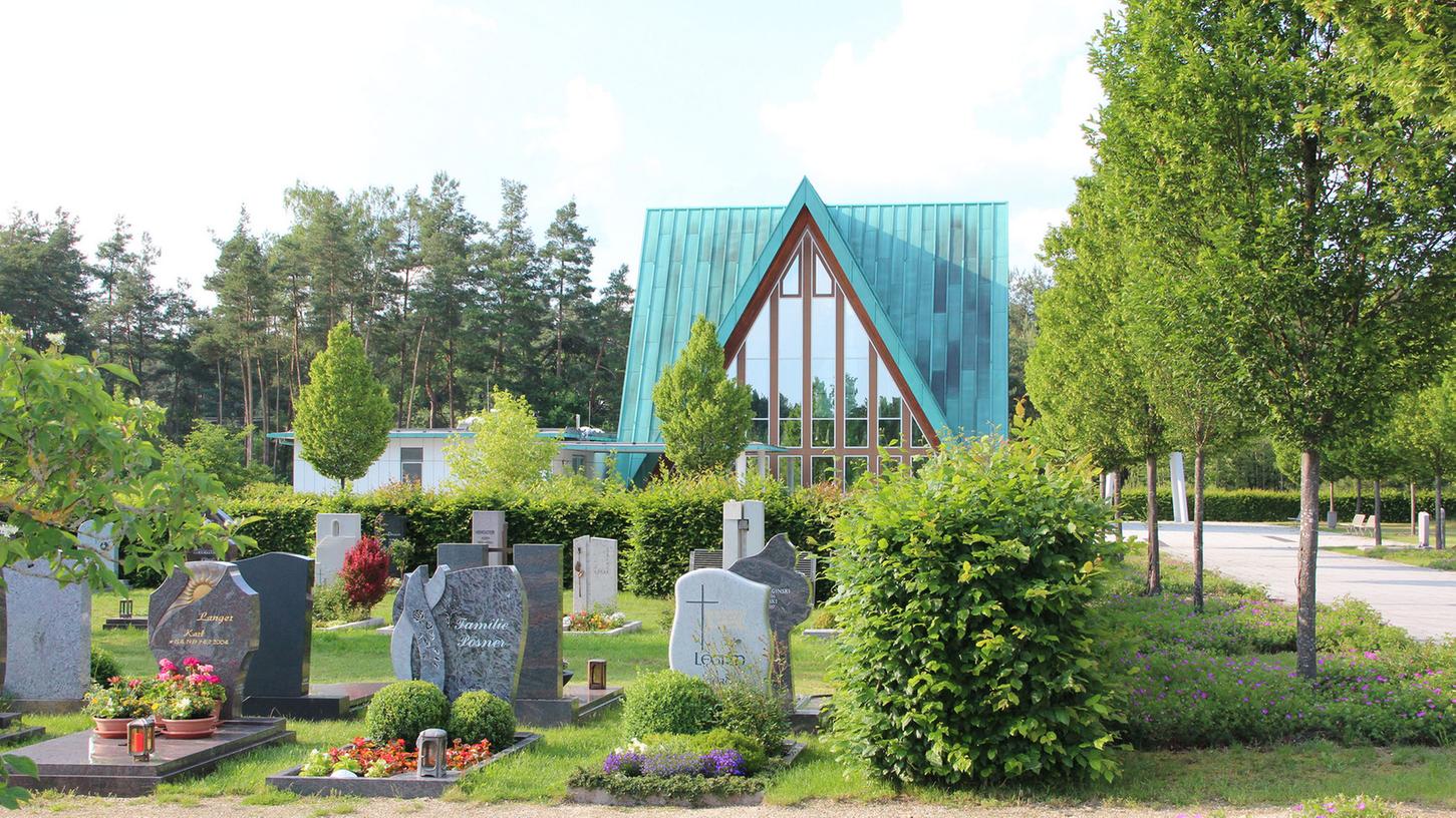 Die Friedhofsgebühren in Roth müssen deutlich steigen, sagt der Kommunale Prüfverband.
