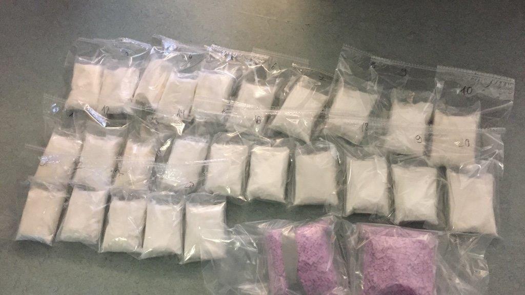 Bei einer Verkehrskontrolle stellten die Beamten 25 Kilogramm Amphetamin und über 15.000 Ecstasy-Tabletten sicher.