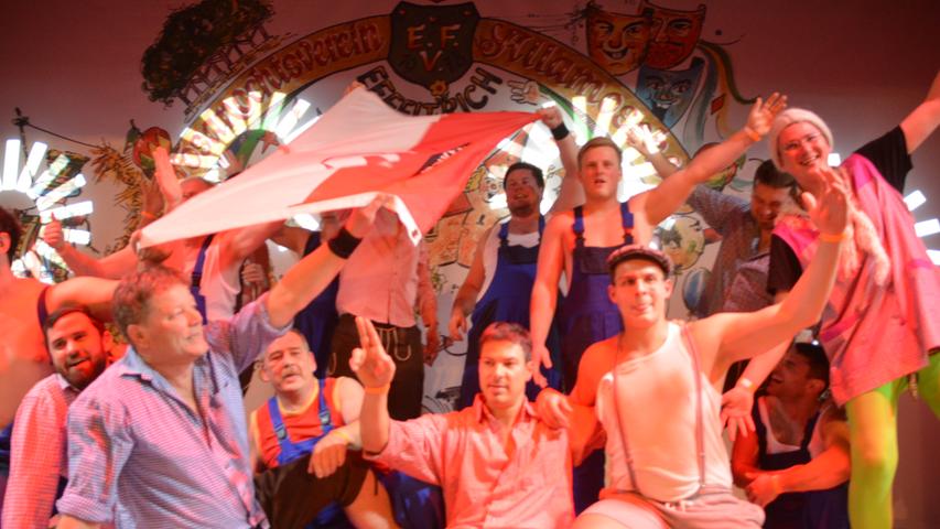 Hebefiguren, Kostüme und gute Laune: Das Männerballett-Turnier in Effeltrich