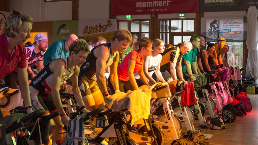 Schlaflos in Moosbach: 24 Stunden-Indoor-Cycling-Marathon