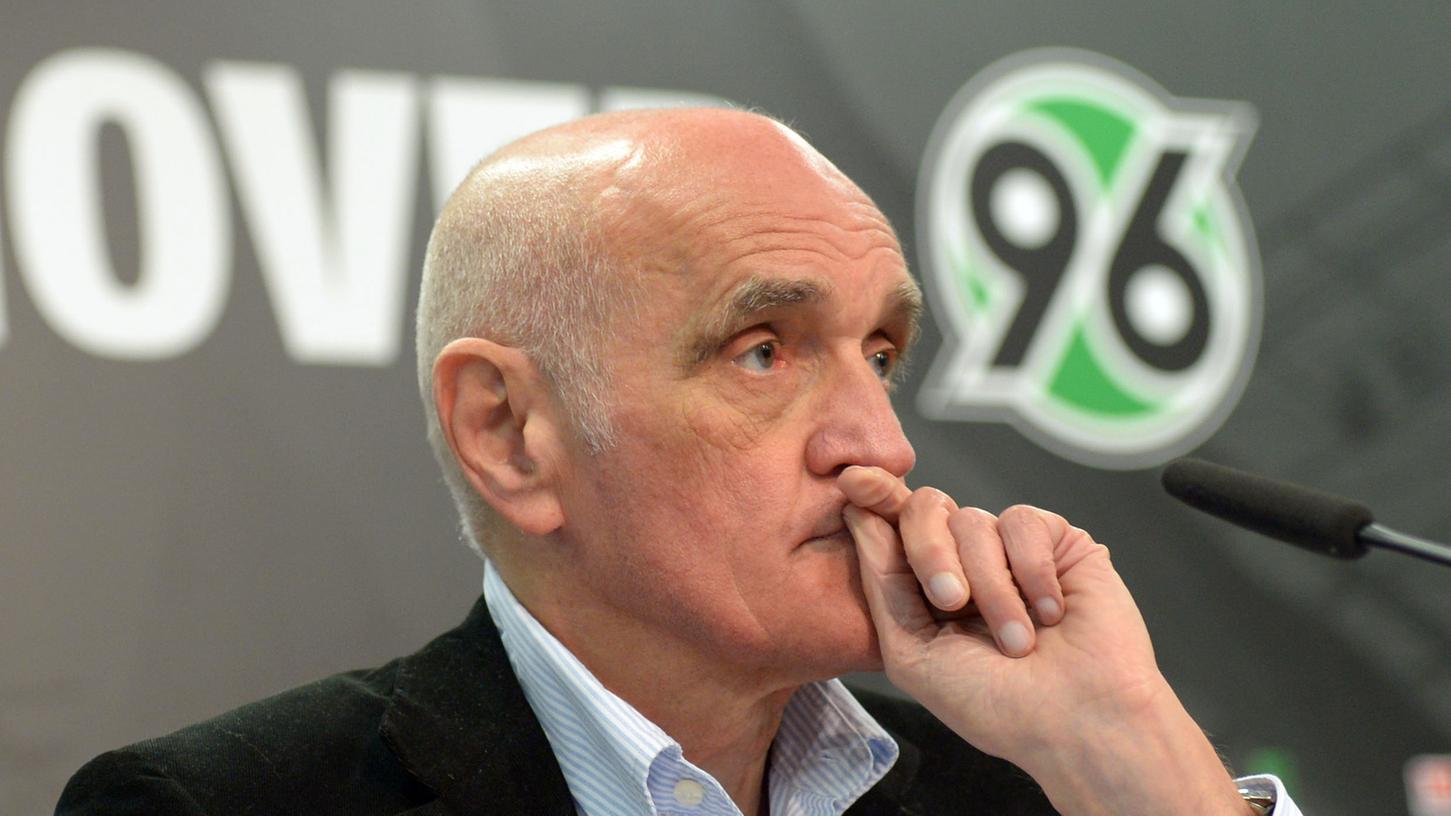 Martin Kind, Präsident von Hannover 96, und sein Klub lassen den Antrag auf eine Ausnahme-Genehmigung von der 50+1-Regel ruhen.