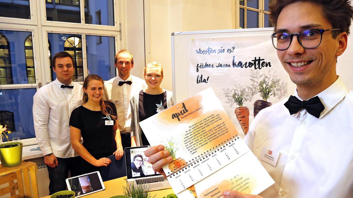 Mit ihrem „Pflanzenkalender“ hat die gleichnamige Gruppe – bestehend aus Julian, Manuela, Tobias, Larissa und Orlando (von links) – den 1. Platz beim 5-Euro-Business-Wettbewerb geholt.