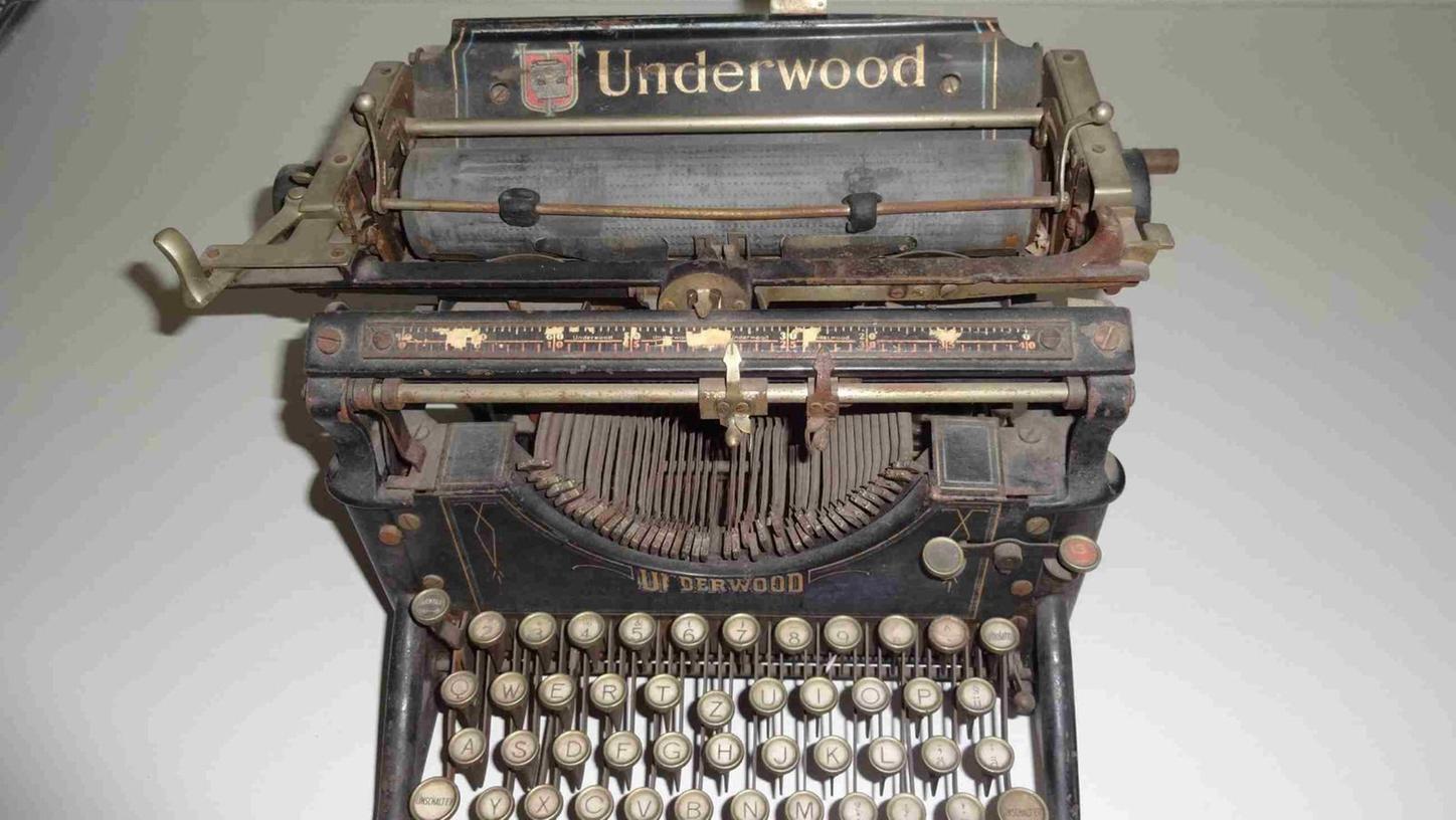 Die Täter ließen unter anderem ein Modell der Marke Underwood mitgehen. Auf dem Bild ist eine ähnliche Maschine zu sehen.